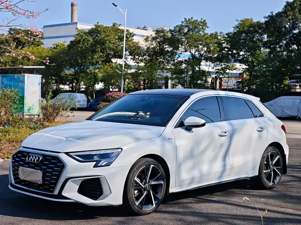 Audi A3 — фото 1