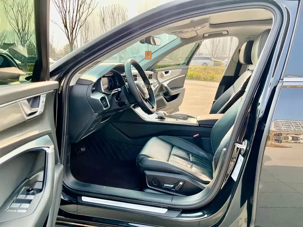 Audi A6L 2023 из CN, фото 4