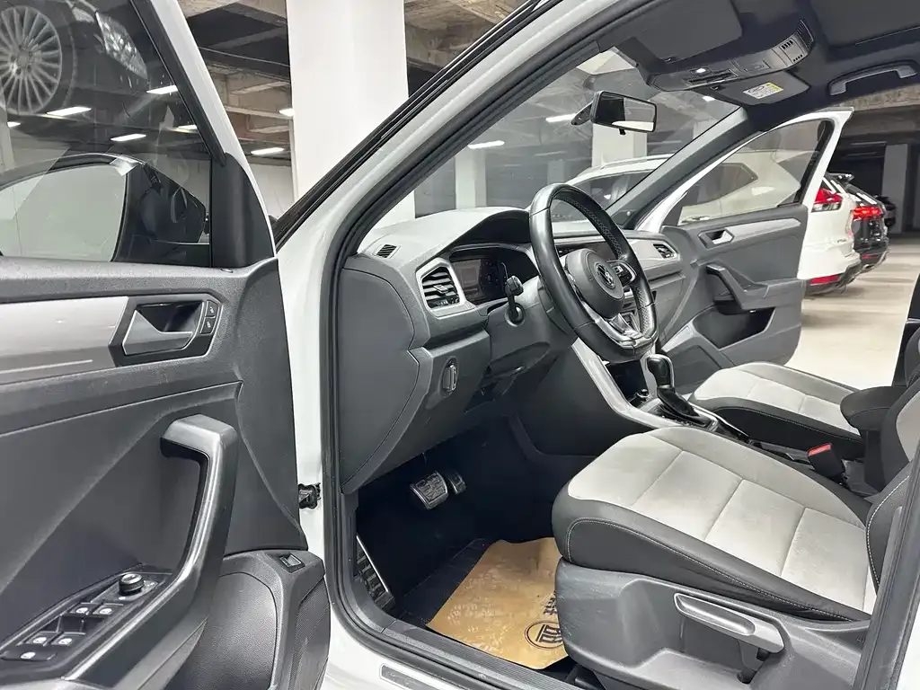 Volkswagen T-Roc 2022 из CN, фото 9