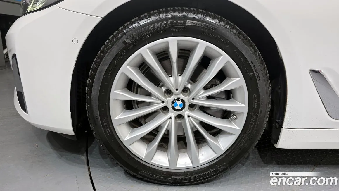 BMW 5-Series — фото 10