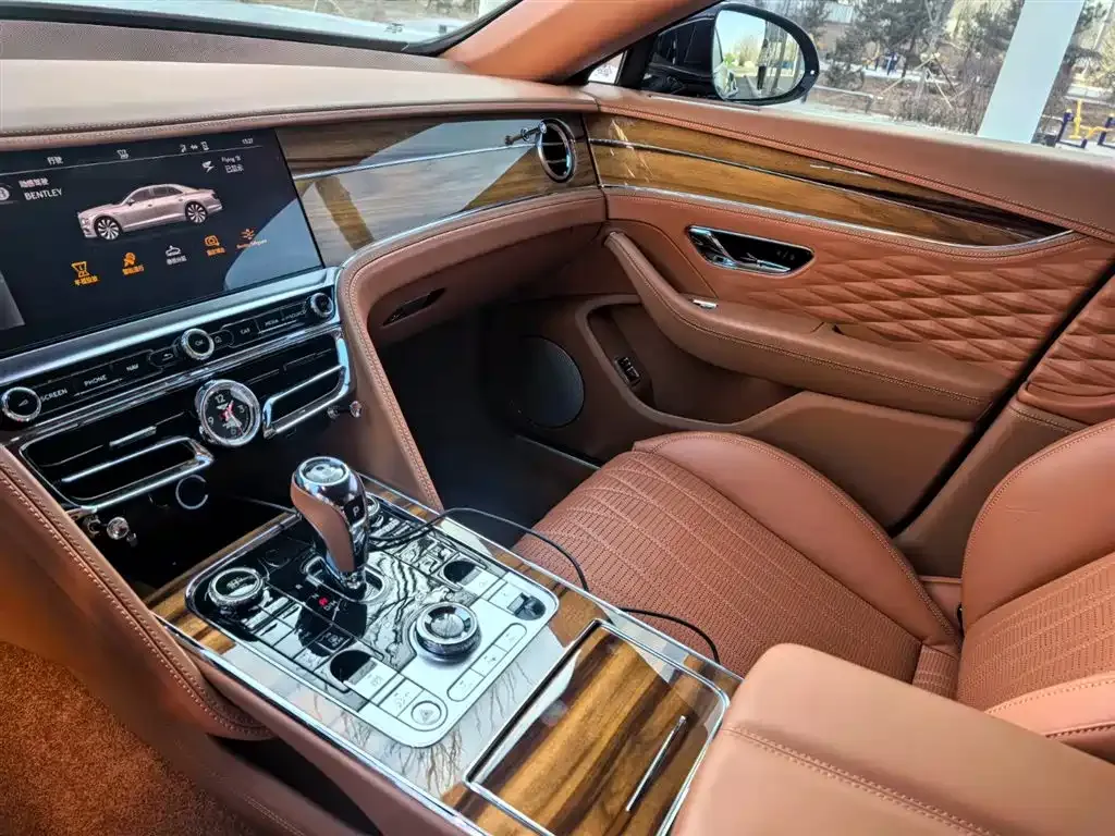 Bentley Flying Spur PHEV 2023 из CN, фото 5