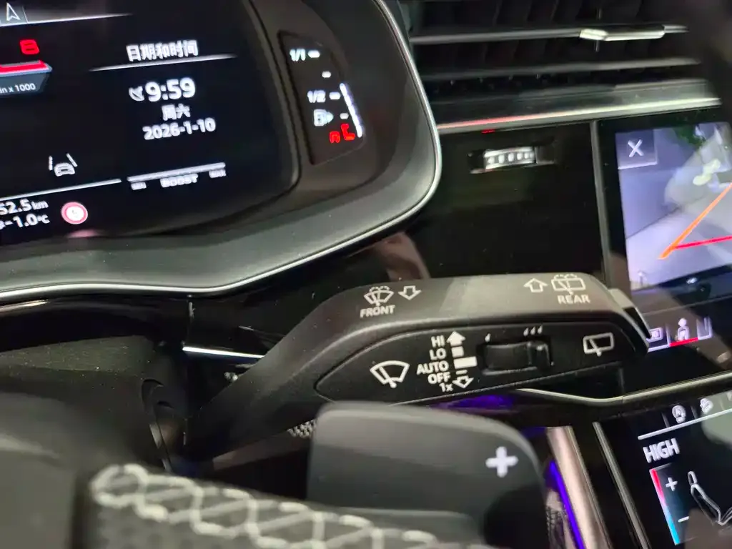 Audi SQ7 2024 из CN, фото 5