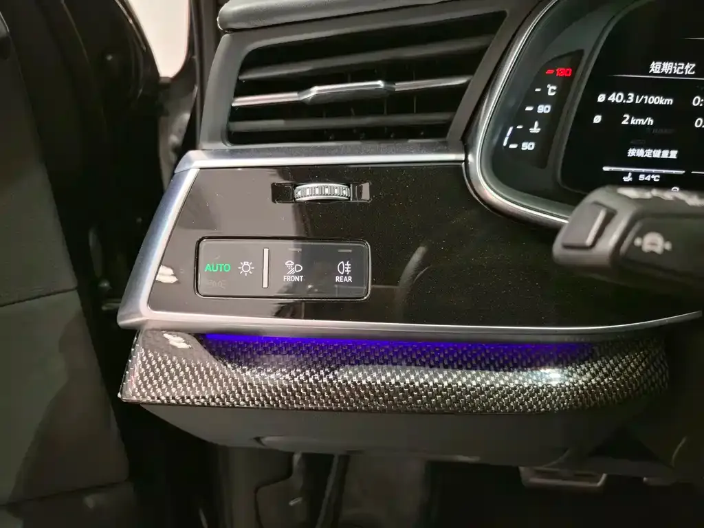 Audi SQ7 2024 из CN, фото 8