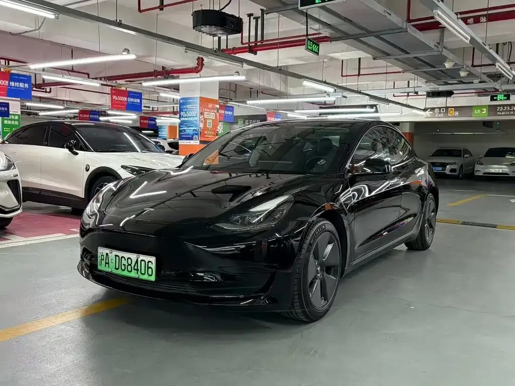 Tesla Model 3 — фото 1