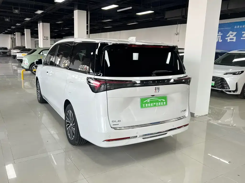 Buick GL8 Hybrid — фото 3