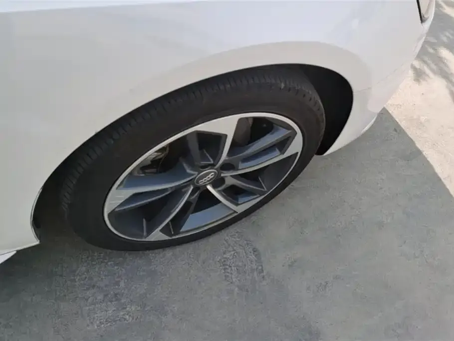 Audi A4L 2021 из CN, фото 5