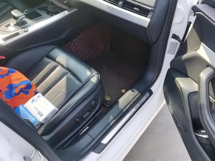 Audi A4L 2021 из CN, фото 7