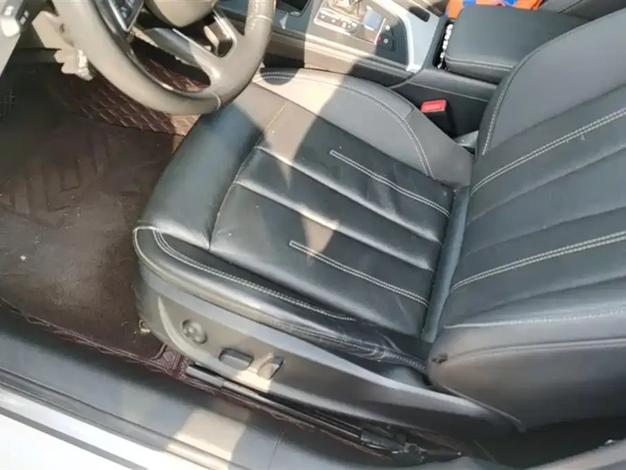 Audi A4L 2021 из CN, фото 8