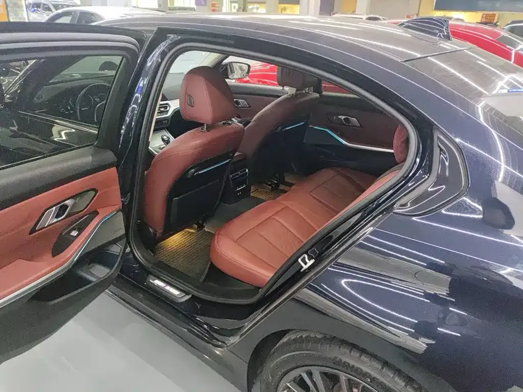 BMW 3 Series 2022 из CN, фото 2
