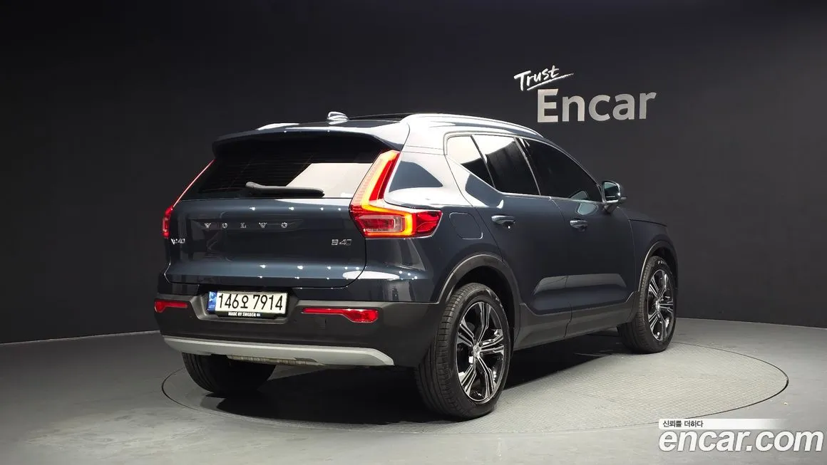 Volvo XC40 — фото 10