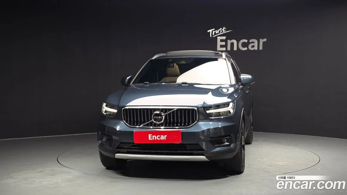 Volvo XC40 — фото 8