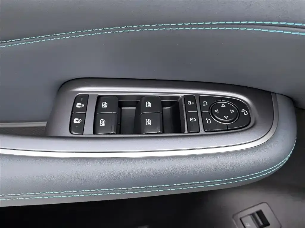 BYD Hiace 07 DM-i — фото 9