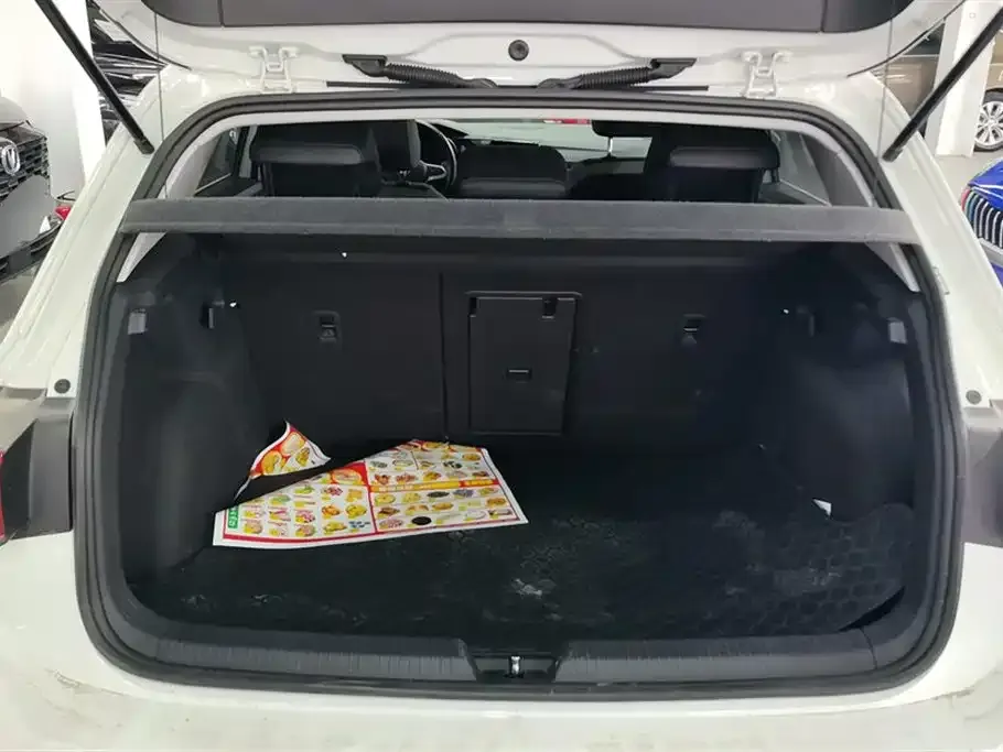 Volkswagen Golf 2021 из CN, фото 2