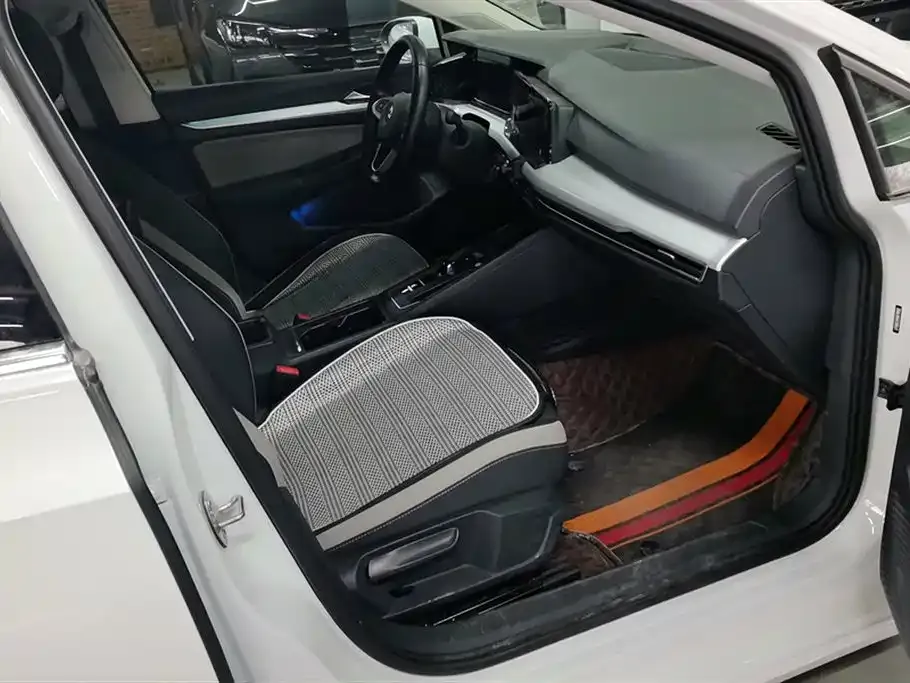 Volkswagen Golf 2021 из CN, фото 10