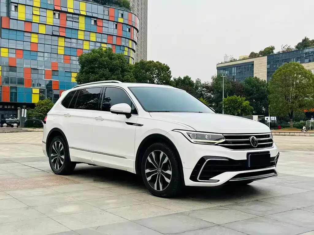 Volkswagen Tiguan L 2022 из CN, фото 2