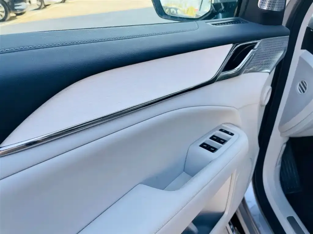 Volvo EM90 2025 из CN, фото 2