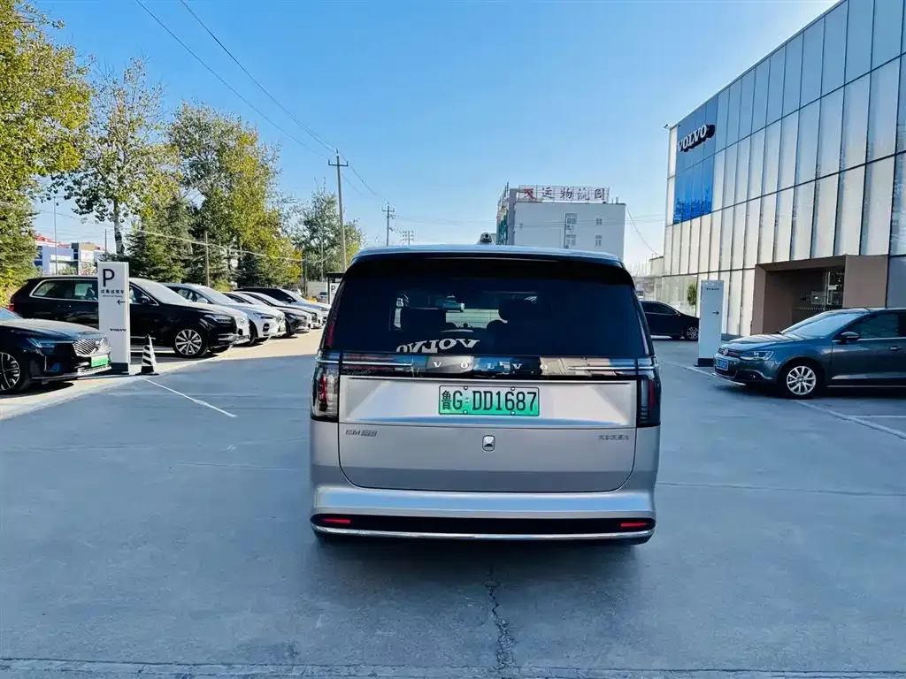 Volvo EM90 2025 из CN, фото 7
