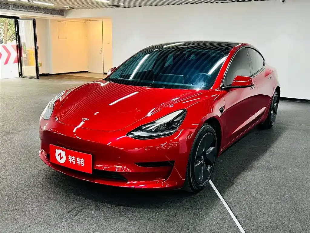 Tesla Model 3 — фото 1