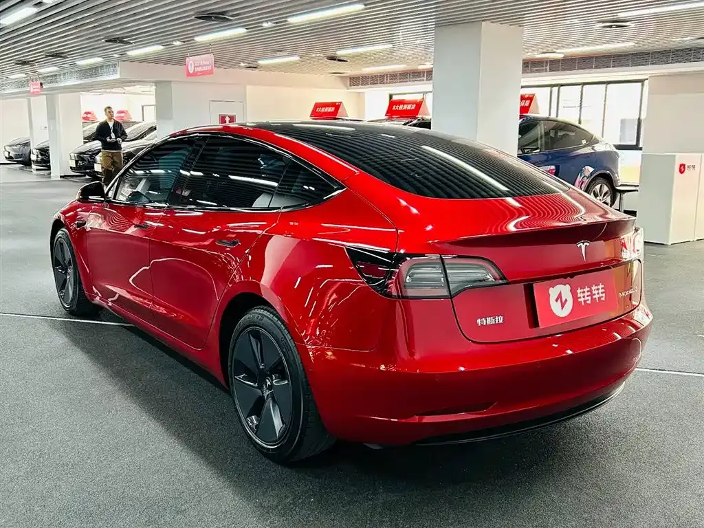 Tesla Model 3 — фото 8
