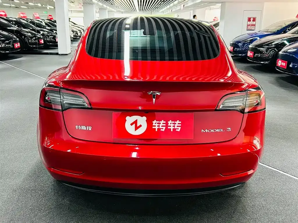 Tesla Model 3 — фото 10