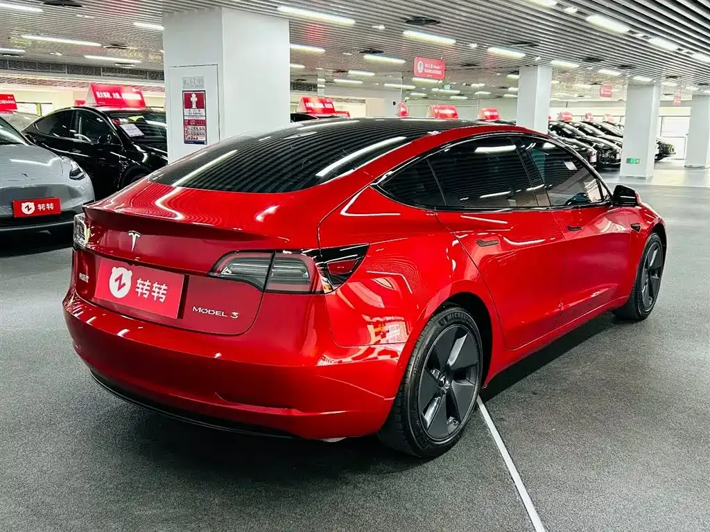 Tesla Model 3 — фото 9