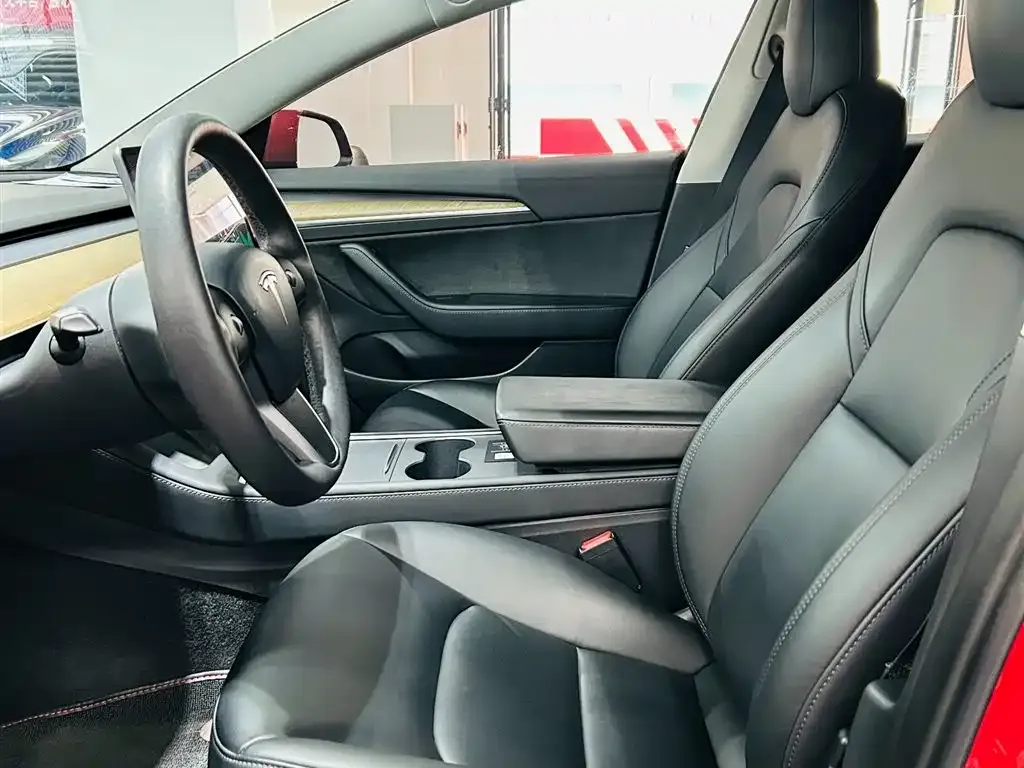 Tesla Model 3 — фото 4
