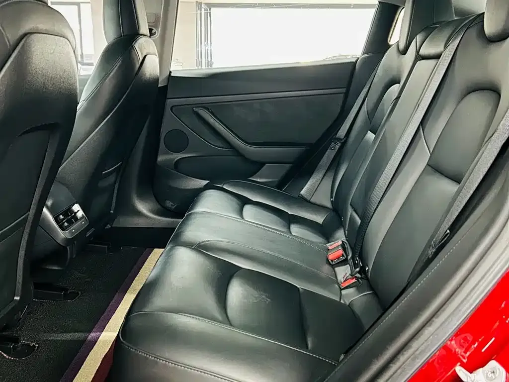 Tesla Model 3 — фото 3