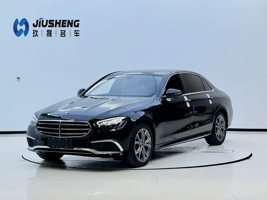 Mercedes-Benz E-Class — фото 1