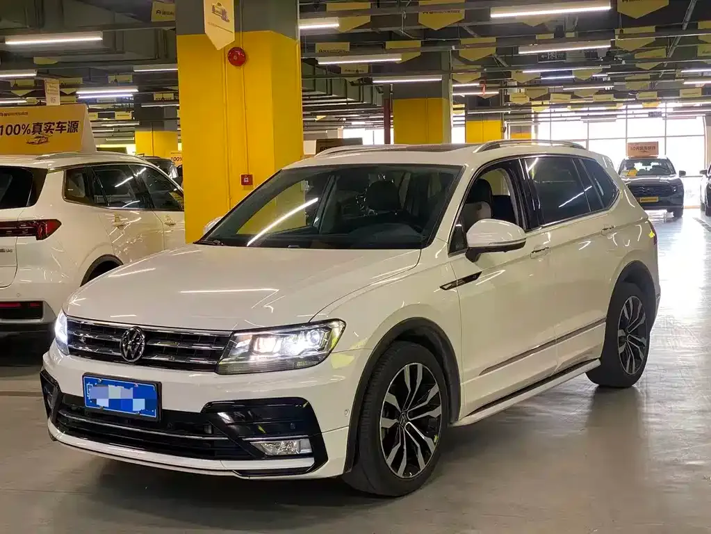 Volkswagen Tiguan L — фото 1
