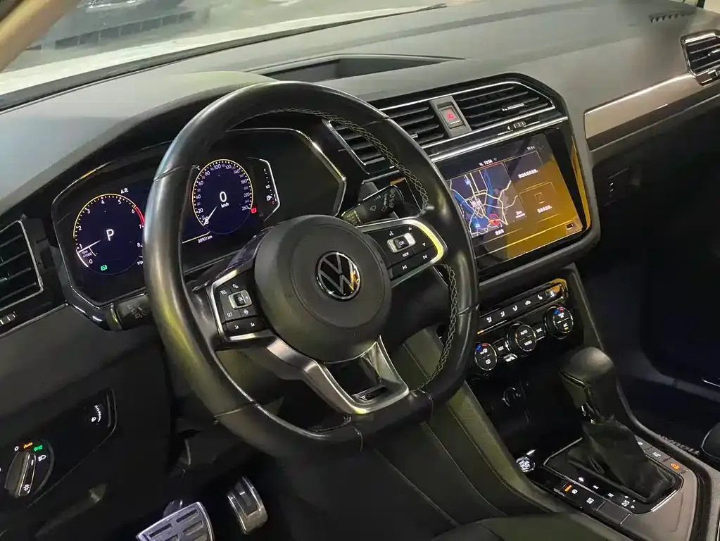 Volkswagen Tiguan L — фото 5