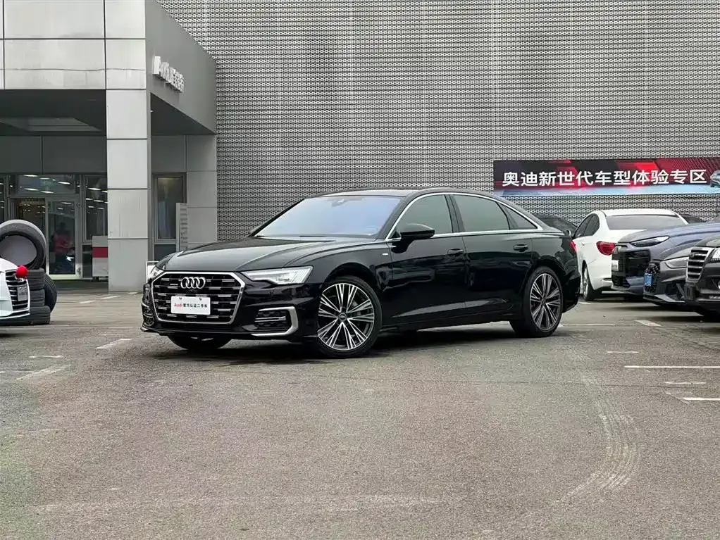Audi A6L — фото 1