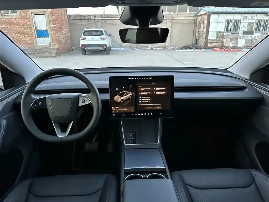 Tesla Model Y — фото 6