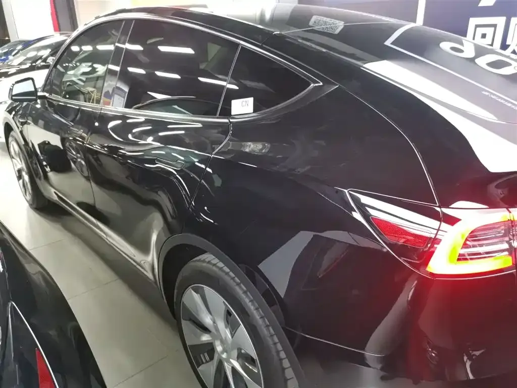 Tesla Model Y — фото 9