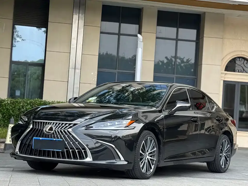 Lexus ES — фото 1