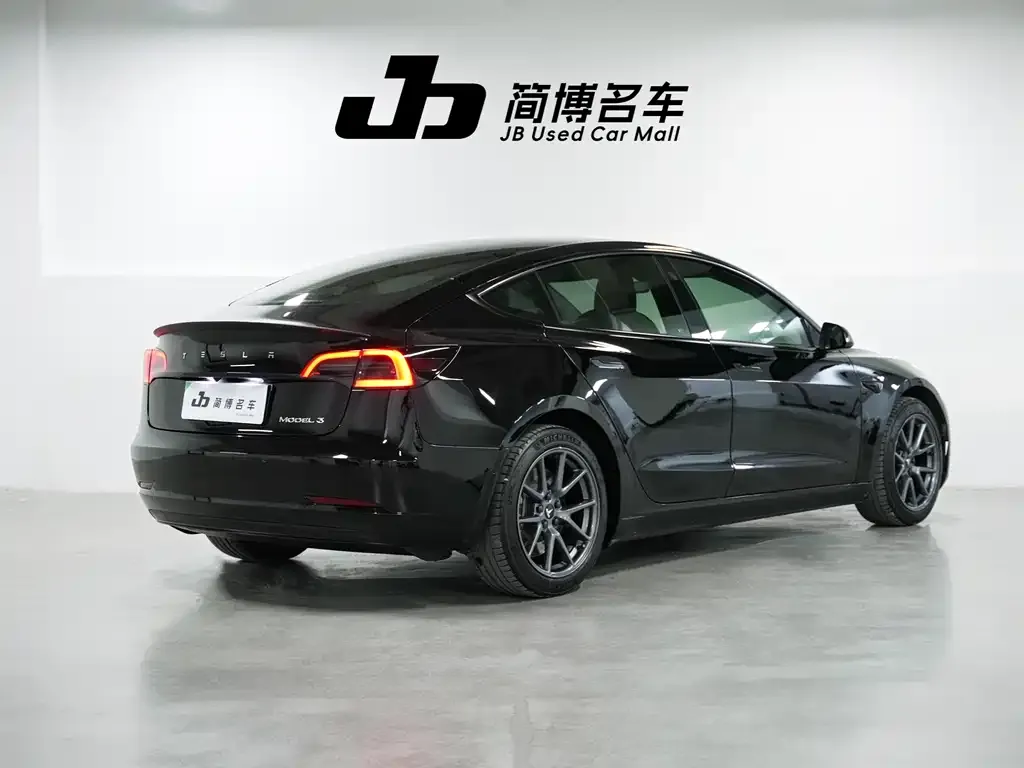 Tesla Model 3 — фото 7