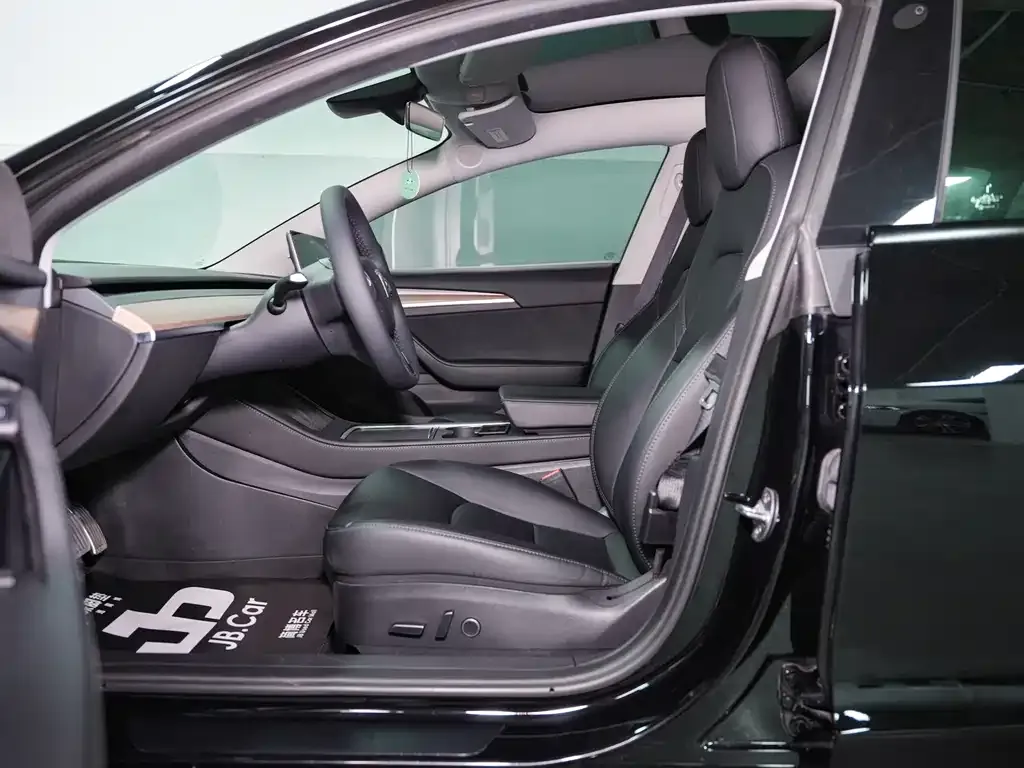 Tesla Model 3 — фото 10
