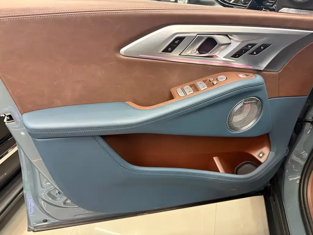 BMW XM 2024 из CN, фото 7