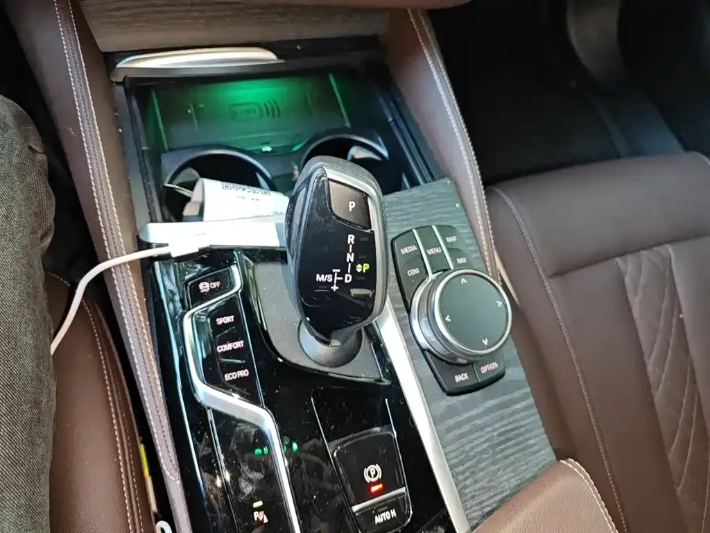 BMW 5 Series 2023 из CN, фото 10