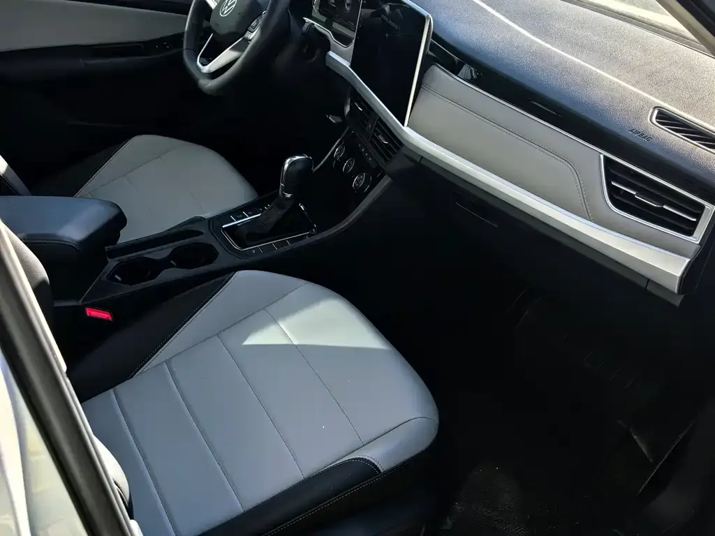 Volkswagen Bora 2024 из CN, фото 7
