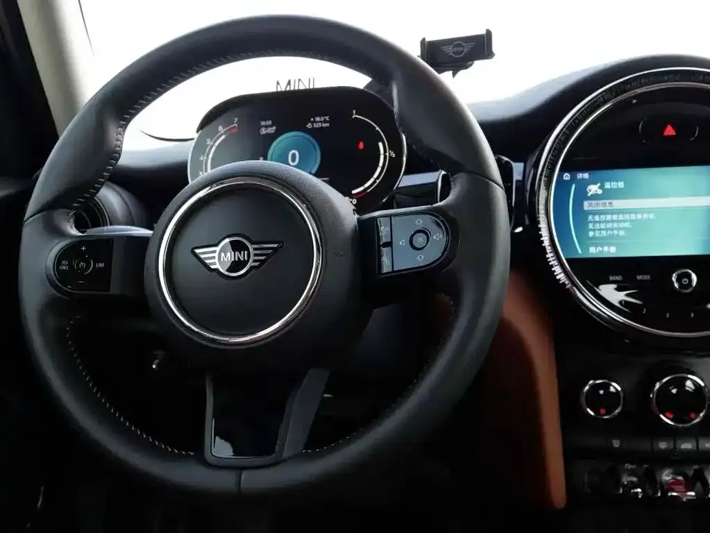 MINI Cooper (3-door) 2022 из CN, фото 2