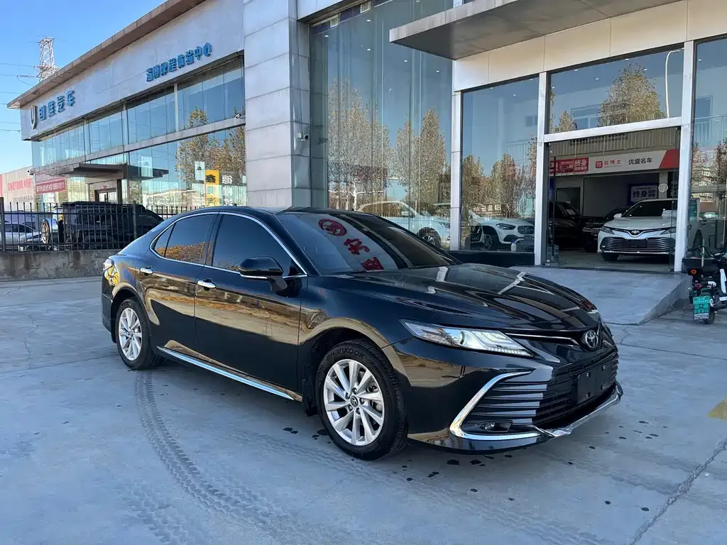 Toyota Camry — фото 8