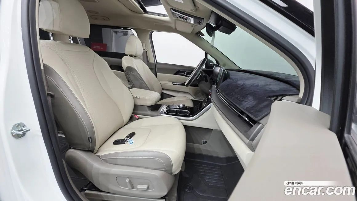 Kia Carnival — фото 10