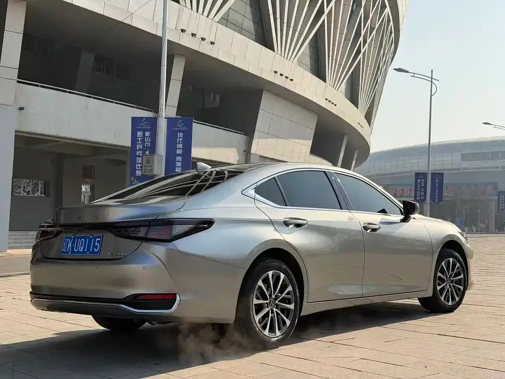 Lexus ES 2025 из CN, фото 4