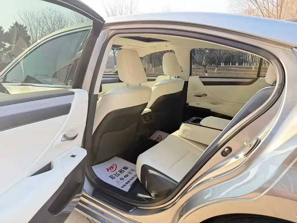 Lexus ES 2025 из CN, фото 7