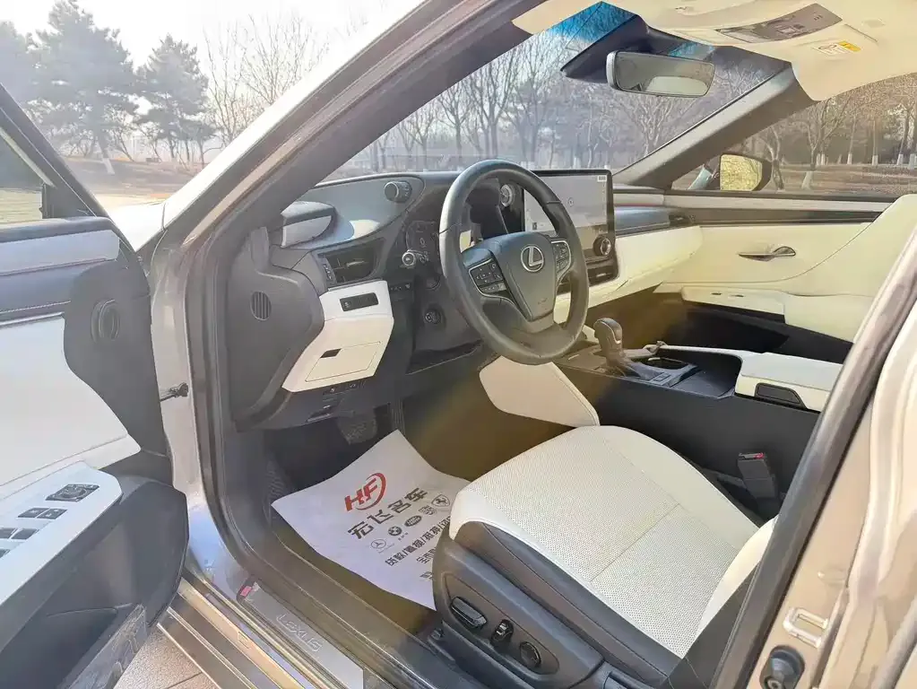 Lexus ES 2025 из CN, фото 6