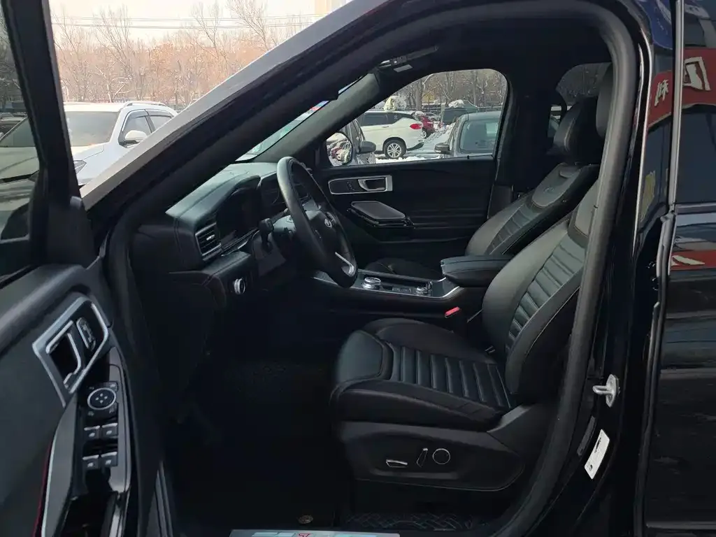 Ford Explorer 2023 из CN, фото 3