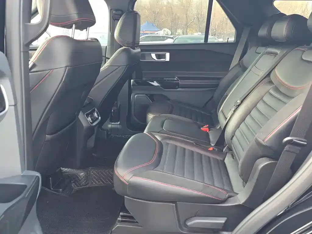 Ford Explorer 2023 из CN, фото 2