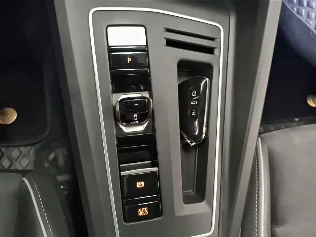 Volkswagen Golf 2022 из CN, фото 3