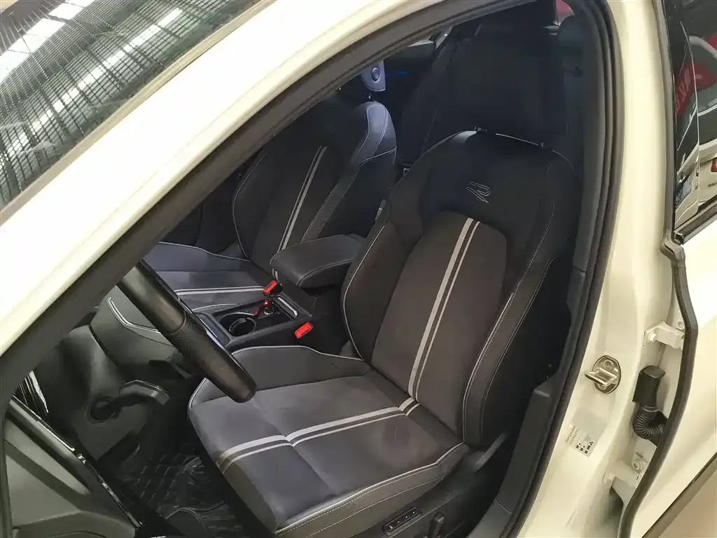 Volkswagen Golf 2022 из CN, фото 7