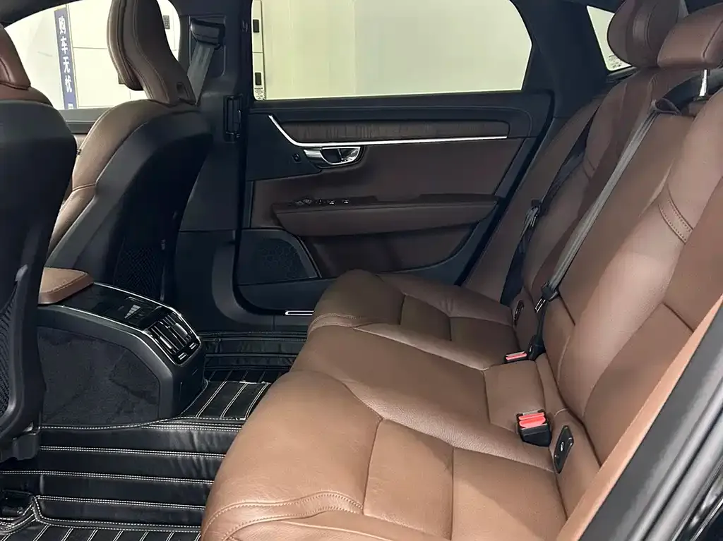 Volvo S90 2024 из CN, фото 4
